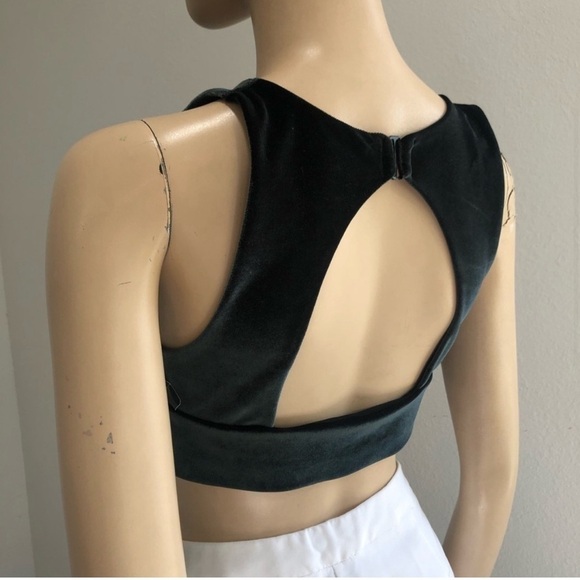 NEW Victoria Sport green top open back size:L - Picture 4 of 12